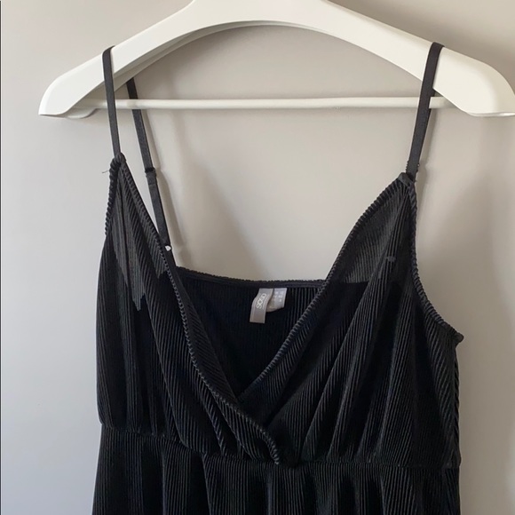 ASOS Long Black Pleated Dress - Picture 3 of 10